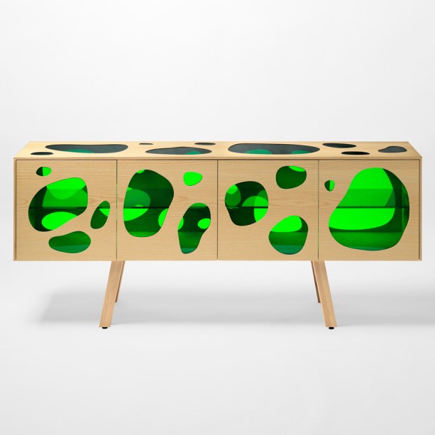 Aquarium Gabinet, lançado pelos Irmãos Campana para a marca espanhola BD Barcelona Design no <a href="https://gutenberg.casacor.abril.com.br/design/irmaos-campana-criam-gabinete-inspirado-em-aquario/">Salão do Móvel de Milão 2016</a>.