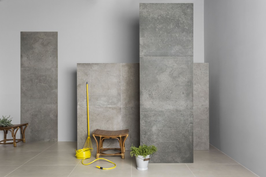 Disponíveis no formato 90 x 90 cm, a versatilidade da coleção permite que os porcelanatos sejam utilizados tanto em espaços internos, como externos, em pisos e paredes.