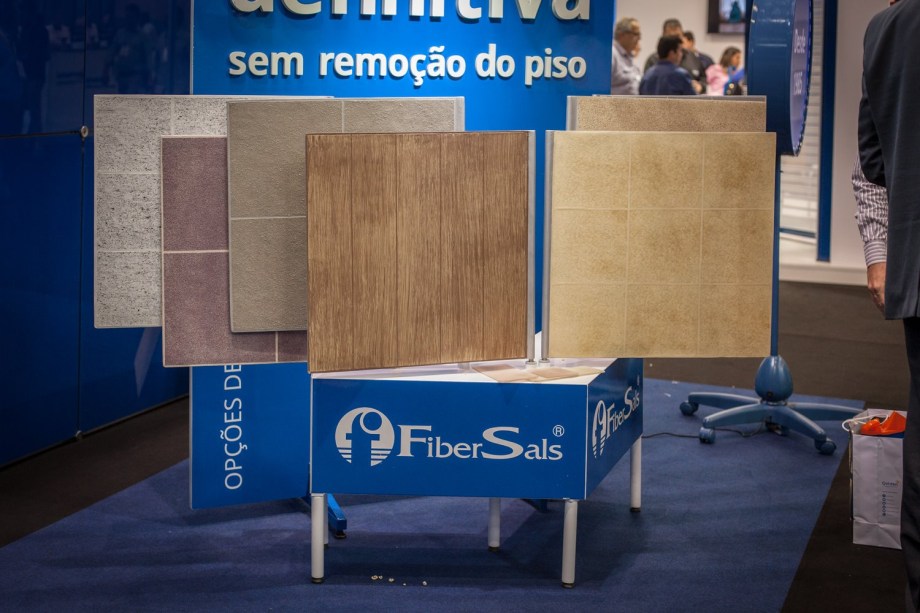 FIBERSALS - Seu sistema de impermeabilização é aplicado sobre o piso ou superfície existente e oferece garantia de 15 anos, com vida útil estimada superior a 30 anos. Para impermeabilizar obras já acabadas, por exemplo, não é preciso quebrar todo o piso e gerar entulho.