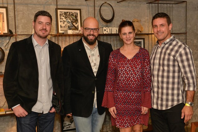 Anderson Valenga, da Guardian, arquiteto Bruno Barbieri, Ana Lins e o diretor de marketing da VEKA, Rodrigo Fontana Anderson Valenga, da Guardian, arquiteto Bruno Barbieri, Ana Lins e o diretor de marketing da VEKA, Rodrigo Fontana