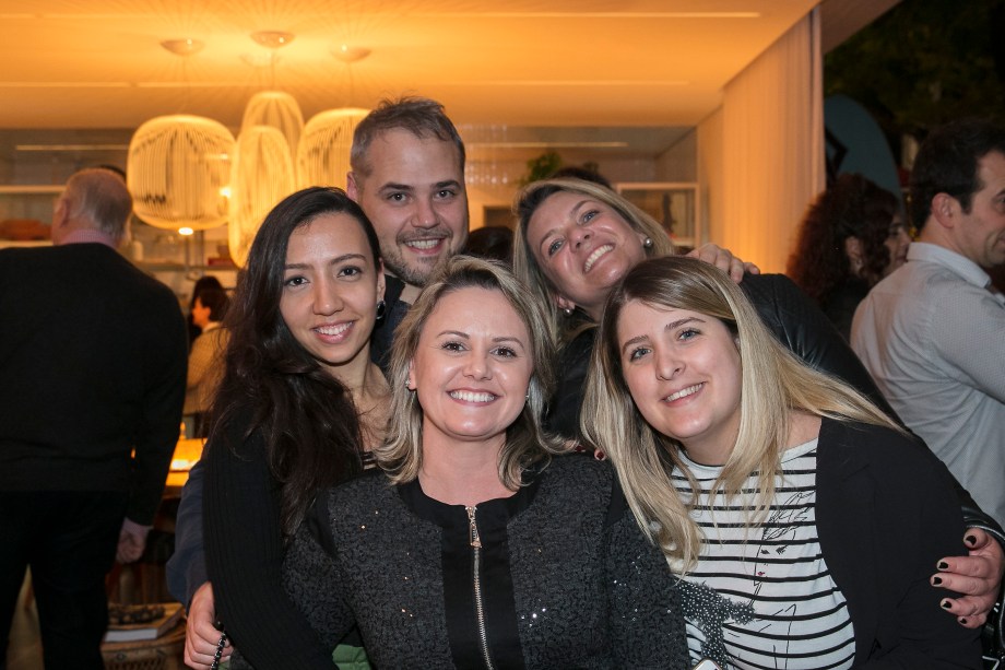 Nathália Candelaria, Alex Colontonio, Giselle Matos, GabrielaPereira e Jéssica Adan