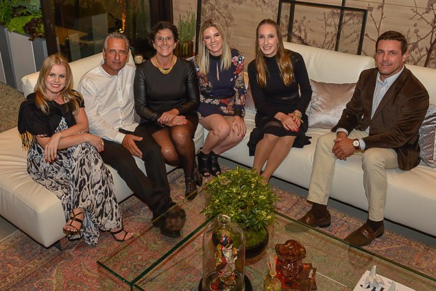 Cleo Osaida da VEKA, Luiz e Francis Bernardo, Juliana Jagelski, Joana Lunelli e Rodrigo Fontana da VEKA Brasil Cleo Osaida da VEKA, Luiz e Francis Bernardo, Juliana Jagelski, Joana Lunelli e Rodrigo Fontana da VEKA Brasil