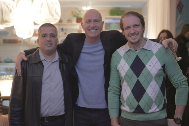 <span>Daniel Tavares, fabricante iGUi; Felipe Sisson, presidente da iGUi e Anderson Macelani, arquiteto da iGUi</span> <span>Daniel Tavares, fabricante iGUi; Felipe Sisson, presidente da iGUi e Anderson Macelani, arquiteto da iGUi</span>