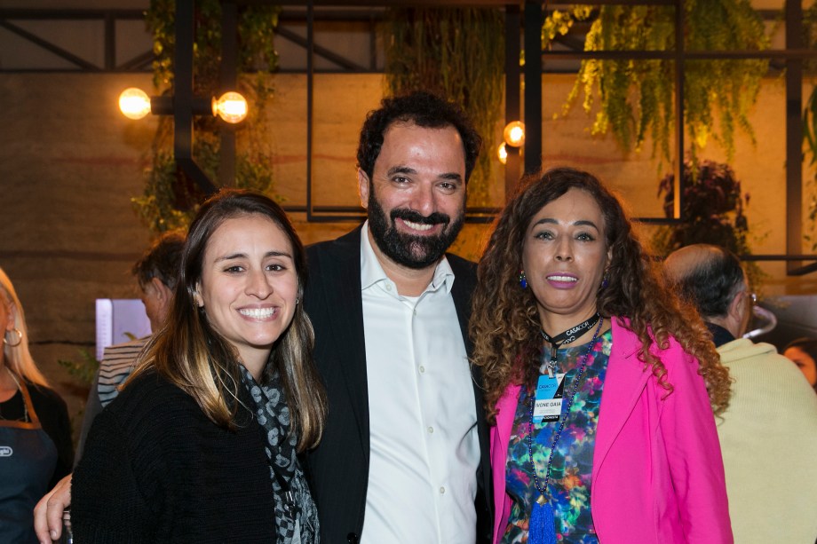Juliana Julio, Rui Dzialoschinsky e Ivone Gaia