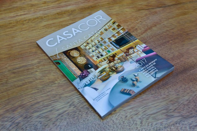 Capa do anuário CASACOR Santa Catarina - Edição Florianópolis 2017. Living para Rezar... e Amar", dos arquitetos Anna Maya & Anderson Schussler. Capa do anuário CASACOR Santa Catarina - Edição Florianópolis 2017. Living para Rezar... e Amar", dos arquitetos Anna Maya & Anderson Schussler.