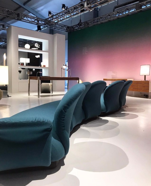 Multimo Seven-seater Sofa, criado pelo designer francês Pierre Paulin, em 1969 na Galeria do Demisch Danant Multimo Seven-seater Sofa, criado pelo designer francês Pierre Paulin, em 1969 na Galeria do Demisch Danant