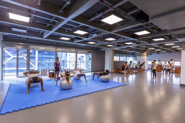 O Núcleo Esportivo contempla três ambientes distribuídos do 10º ao 12º andar, que apresentam possibilidades de acordo com as intenções, desejos e necessidades dos participantes. O Núcleo Esportivo contempla três ambientes distribuídos do 10º ao 12º andar, que apresentam possibilidades de acordo com as intenções, desejos e necessidades dos participantes.