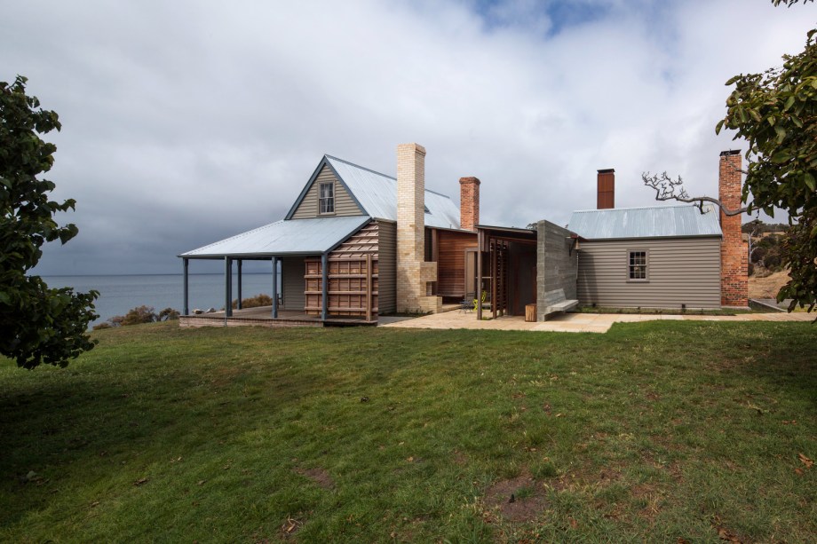 Captain Kelly_s Cottage: John Wardle Architects