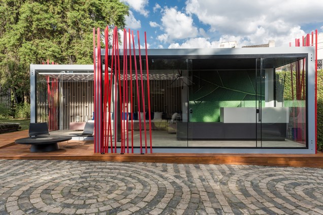 <strong>A MELHOR SOLUÇÃO COMERCIAL - VENCEDOR</strong>: Bilheteria e lounge, de Joyce Stroka, designer de interiores, e Thiago Guidolin, arquiteto, com 1.726 votos. <strong>A MELHOR SOLUÇÃO COMERCIAL - VENCEDOR</strong>: Bilheteria e lounge, de Joyce Stroka, designer de interiores, e Thiago Guidolin, arquiteto, com 1.726 votos.