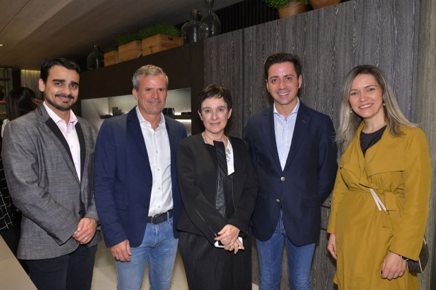 Matheus Menezes, David Benavente, Livia Pedreira, Eduardo Cosentino e Elenice Cardoso Matheus Menezes, David Benavente, Livia Pedreira, Eduardo Cosentino e Elenice Cardoso