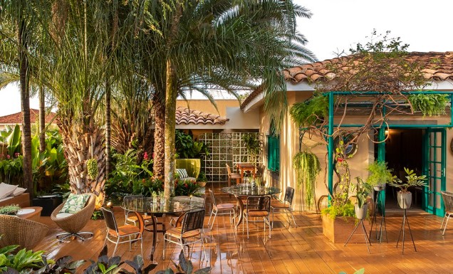 No Restaurante, espaço assinado por Ângela Dorascenzi e mônica costa, os visitantes têm uma refeição completa: entradas, saladas, massas, o famoso risoto de limão com salmão defumado, dentre outros. No Restaurante, espaço assinado por Ângela Dorascenzi e mônica costa, os visitantes têm uma refeição completa: entradas, saladas, massas, o famoso risoto de limão com salmão defumado, dentre outros.