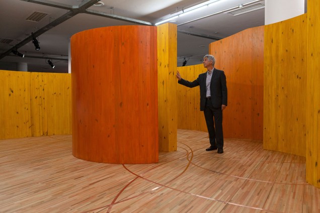 Alejandro Corujeira, artista. Visitação dos convidados do jantar de captação de recursos promovido pela Fundação Bienal de São Paulo. Alejandro Corujeira, artista. Visitação dos convidados do jantar de captação de recursos promovido pela Fundação Bienal de São Paulo.