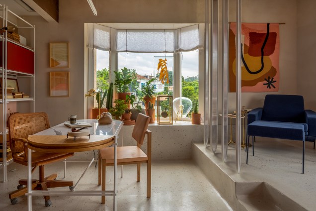 Na Consultório da Psicanálise, de Isabella Lucena e Paula Gusmão, na CASACOR Rio de Janeiro 2018, a Luminária Mush compõe a decoração da bay window. Na Consultório da Psicanálise, de Isabella Lucena e Paula Gusmão, na CASACOR Rio de Janeiro 2018, a Luminária Mush compõe a decoração da bay window.