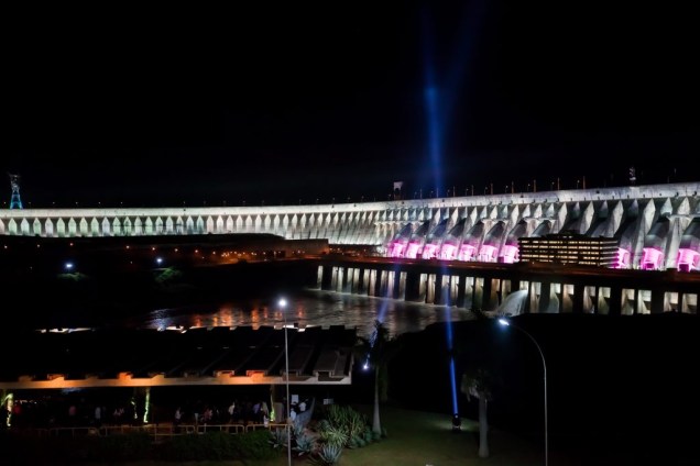 Barragem Itaipu - Foz do Iguaçu (PR) Barragem Itaipu - Foz do Iguaçu (PR)