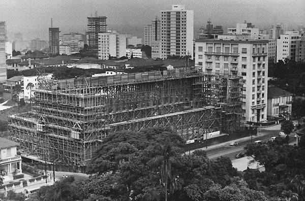 Registro do MASP em construção |