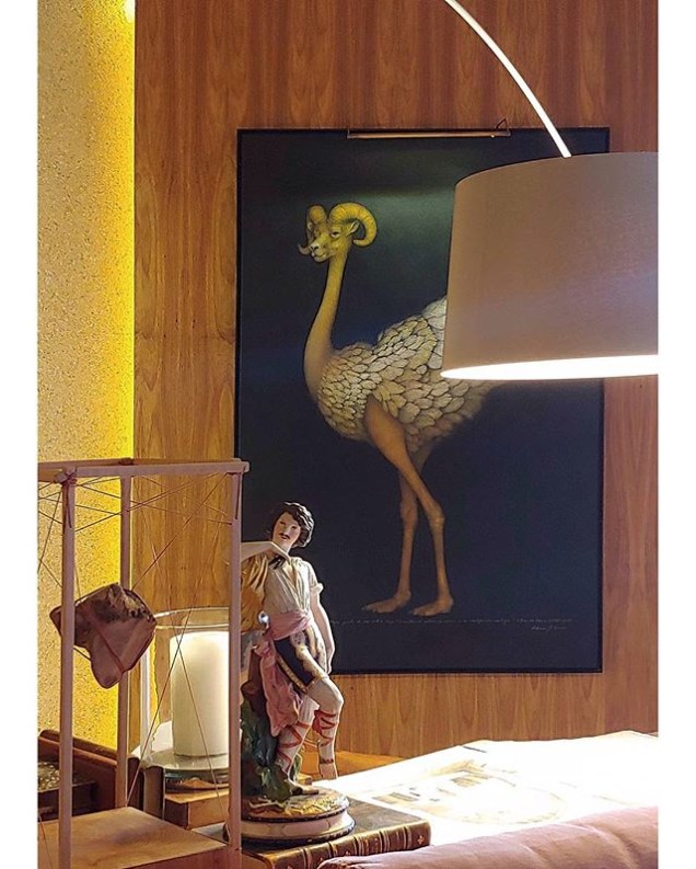 Obras de vários estilos e várias épocas na Sala Kidron, de Marcelo Salum. O arquiteto levou o prêmio de ambiente que melhor usou arte na CASACOR Santa Catarina. Obras de vários estilos e várias épocas na Sala Kidron, de Marcelo Salum. O arquiteto levou o prêmio de ambiente que melhor usou arte na CASACOR Santa Catarina.