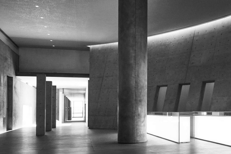 <strong>Tadao Ando exhibition art Armani/Silos / Quando:</strong> de 9 de abril a 28 de julho (de quarta a sábado, das 11 às 19h) / <strong>Onde:</strong> Armani/Silos - via Bergognone, 40 / O museu Armani/Silos recebe pela primeira vez uma exposição dedicada à arquitetura com uma retrospectiva da obra de Tadao Ando. A mostra vai apresentar os 50 projetos mais representativos do arquiteto japonês e será estruturada em torno de três temas: formas primitivas do espaço, um desafio urbano de gênese da paisagem e diálogos com a história.