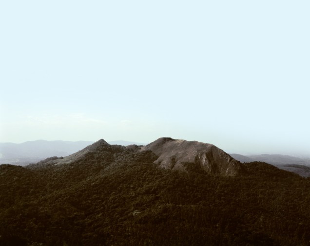 <strong>Luciana Brito Galeria</strong> - “Jaraguá B”, 2014. Caio Reisewitz. <strong>Luciana Brito Galeria</strong> - “Jaraguá B”, 2014. Caio Reisewitz.
