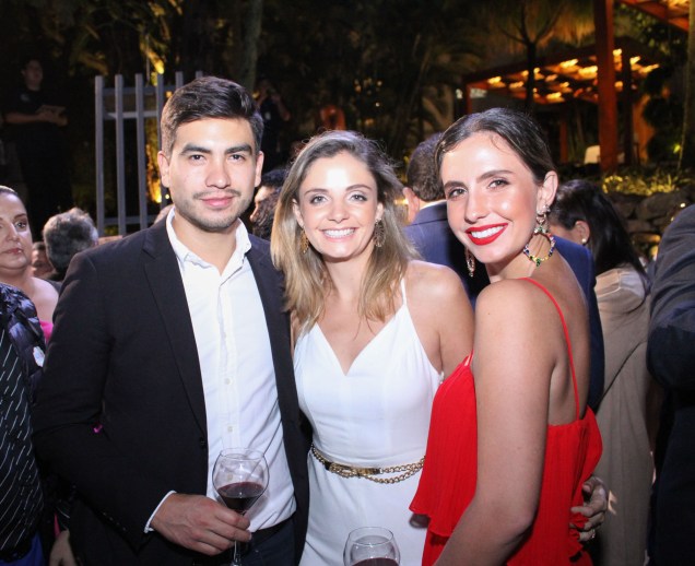 Alejandro Rios, Pia Hossen e Ariela Hossen Alejandro Rios, Pia Hossen e Ariela Hossen