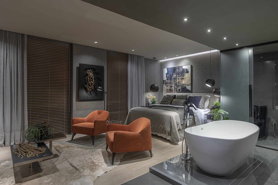 Suíte The View - Carlos Rossi. A estética urbana é ponto de partida para o projeto, que emoldura a vista da Ponte Estaiada como parte da decoração. Integrados, os 39 m² levam um estilo minimalista na paleta escura e elegante - também uma forma de afirmar a personalidade da decoração.