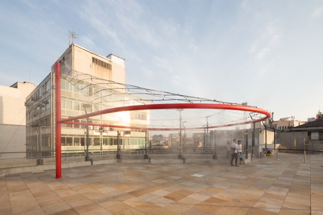 <span>“Apanhador de Nuvens”, no topo do Sesc, a instalação do escritório suíço Bruther</span> <span>“Apanhador de Nuvens”, no topo do Sesc, a instalação do escritório suíço Bruther</span>