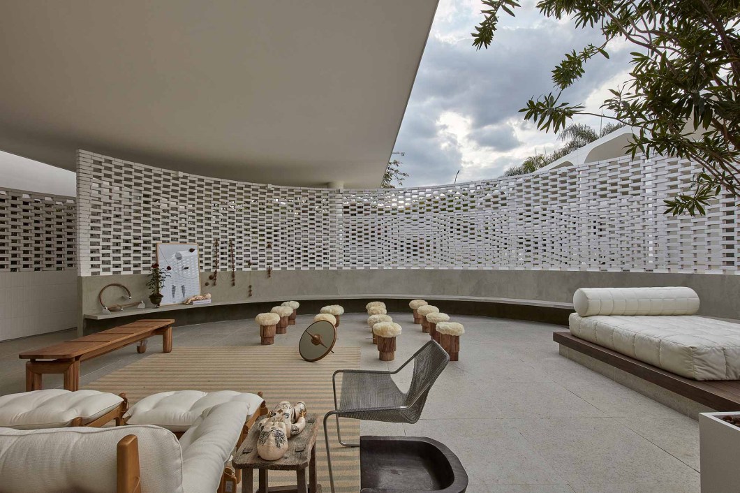 A Galeria Só Reparos, de Leo Romano para a CASACOR Brasília 2019. A Galeria Só Reparos, de Leo Romano para a CASACOR Brasília 2019.