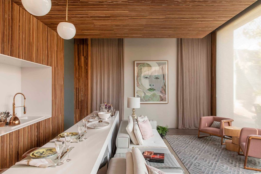 Ambiente essencia feminina integra sala com sala de jantar