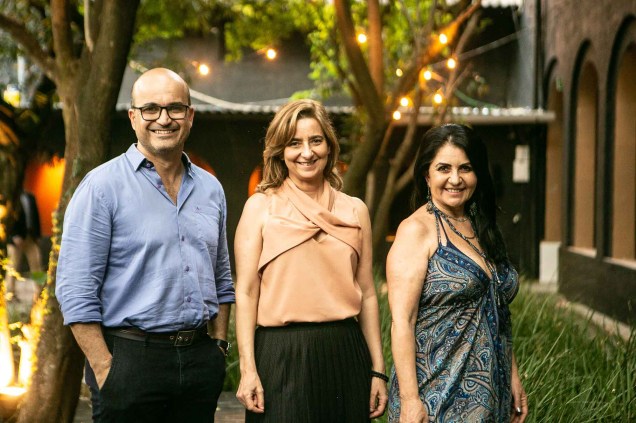 Eduardo Becker, Gabriela Ordahy, Aclaene de Mello. Eduardo Becker, Gabriela Ordahy, Aclaene de Mello.