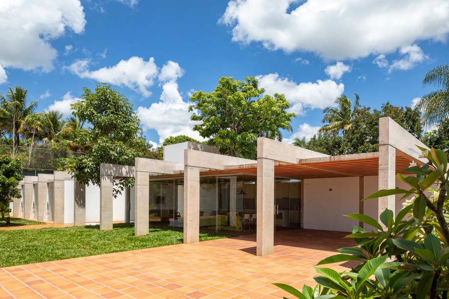 Casa dos Pórticos, do BLOCO Arquitetos.
