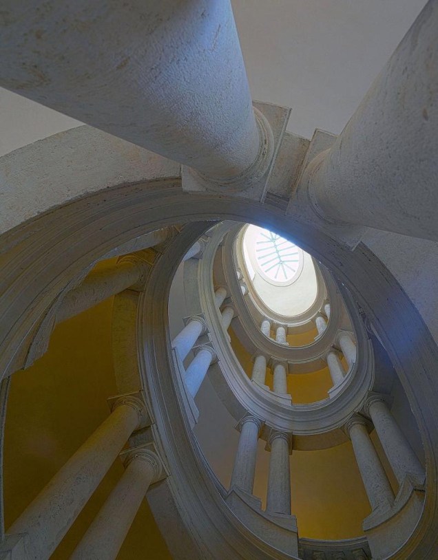 Escadaria helicoidal de Borromini - Palazzo Barberini - Roma. Escadaria helicoidal de Borromini - Palazzo Barberini - Roma.