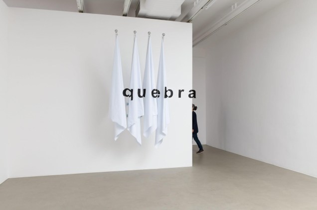 Renata Lucas, Quebra (2020) - Galeria Luisa Strina. Renata Lucas, Quebra (2020) - Galeria Luisa Strina.