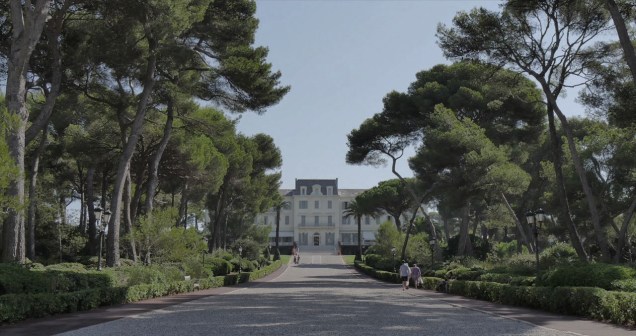 O icônico e arborizado caminho para o pavilhão do Hotel du Cap-Eden-Roc. O icônico e arborizado caminho para o pavilhão do Hotel du Cap-Eden-Roc.