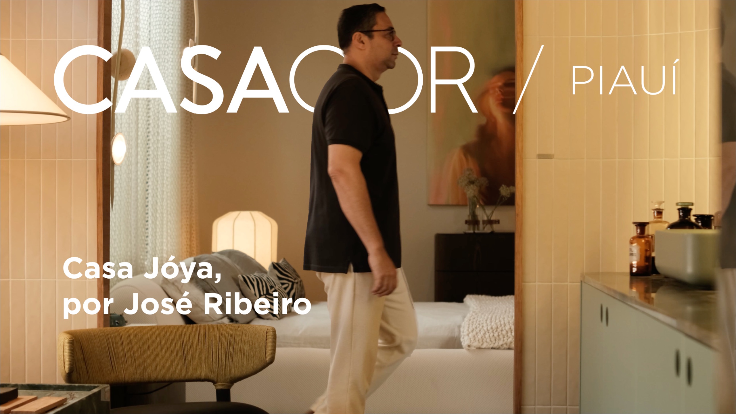 Casa Jóya é uma morada luminosa que aposta no design nacional