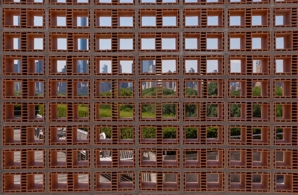 lattice-detour-wall-installation-hector-zamora-the-met-roof-garden-commission_dezeen_2364_col_6 lattice-detour-wall-installation-hector-zamora-the-met-roof-garden-commission_dezeen_2364_col_6