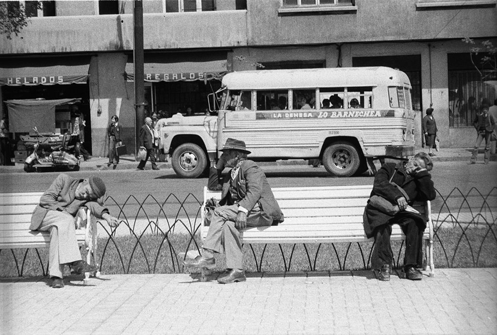 museus-em-sao-paulo-reabrem-seguindo-regras-de-distanciamento-social-Paz-Errazuriz_Os-adormecidos-1979_FM002547_I_1920px-1024×691