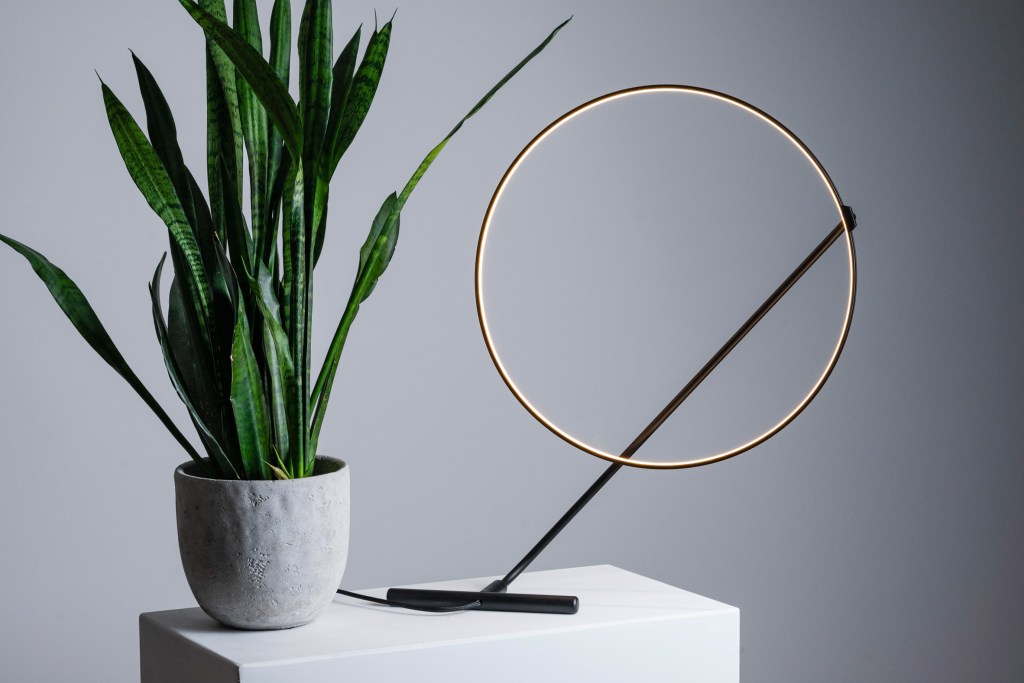 poise-lamp-robert-dubi-lighting-design-_dezeen_2364_col_13 poise-lamp-robert-dubi-lighting-design-_dezeen_2364_col_13
