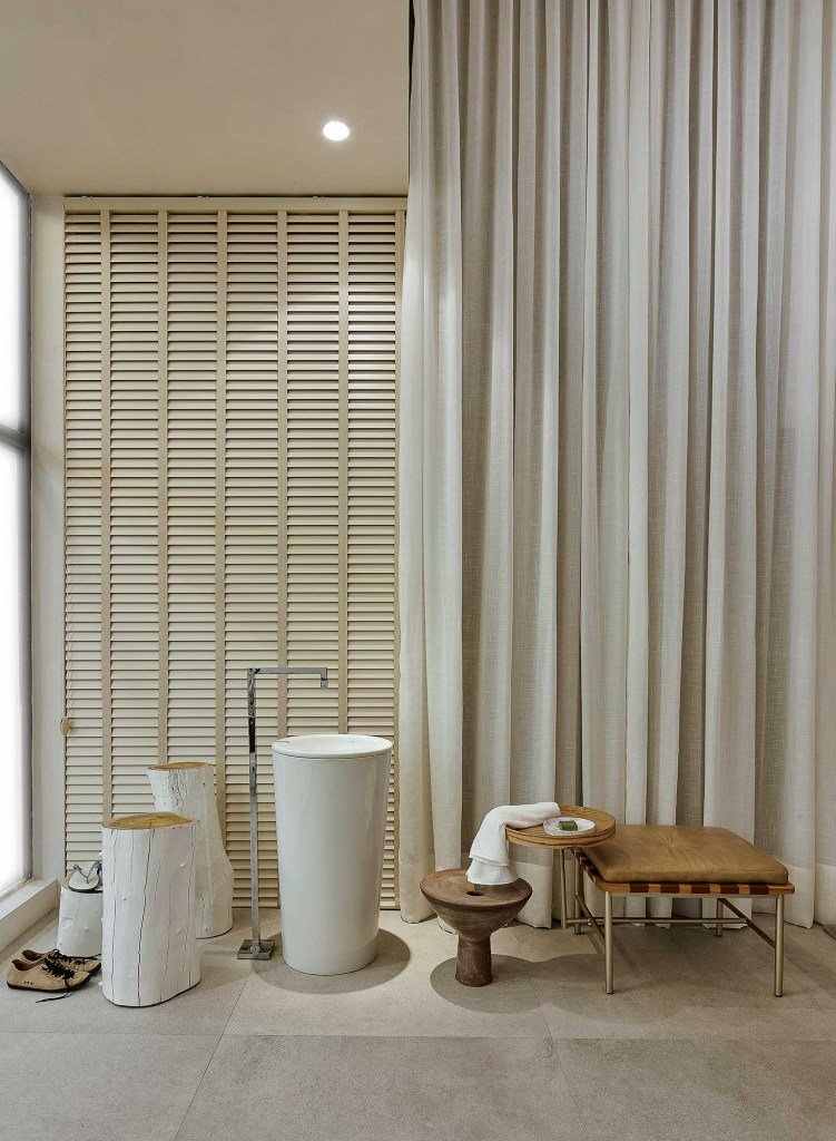 sala-das-janelas-duo-arquitetos-janelas-casacor-minas-gerais-2020-jomar-braganca-1