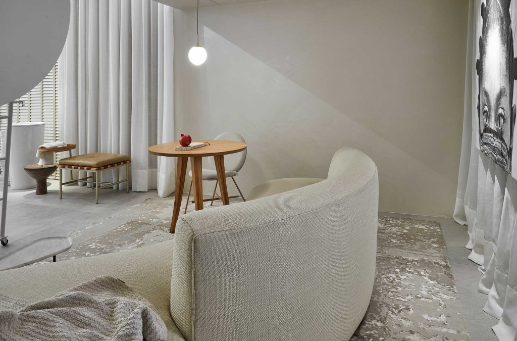 sala-das-janelas-duo-arquitetos-janelas-casacor-minas-gerais-2020-jomar-braganca-3