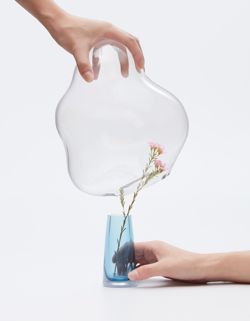 yuhsien-bubble-flower-hood-vases-design_dezeen_2364_col_1-scaled yuhsien-bubble-flower-hood-vases-design_dezeen_2364_col_1-scaled