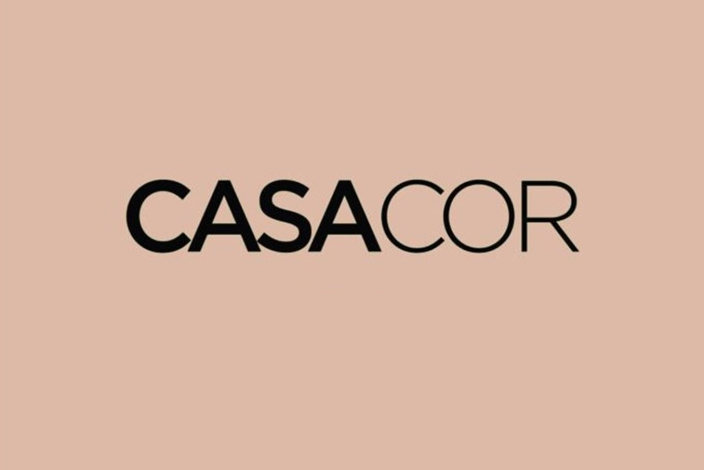 Logo CASACOR com fundo rosa