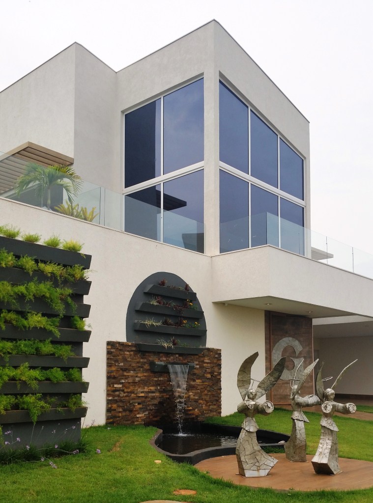 projeto em EPS Isopor na construção Fachada de uma casa feita com paredes em EPS Isopor