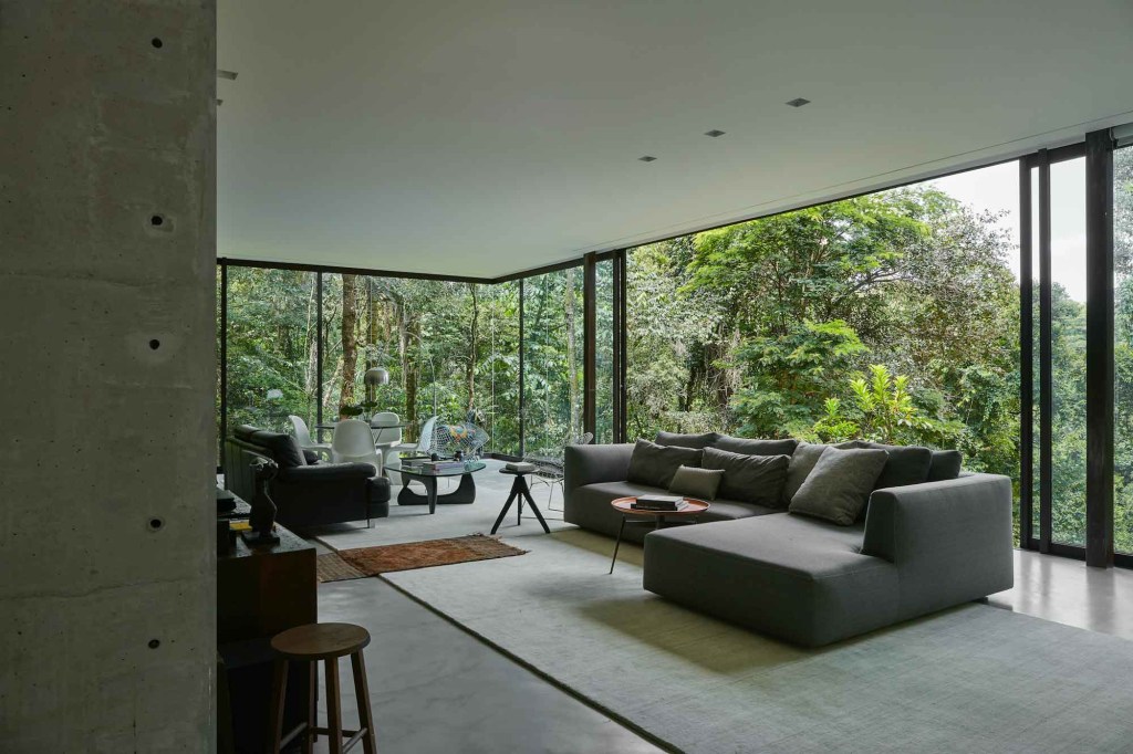 angela roldão casa de vidro arquitetura casa de campo construção projeto vidro natureza floresta modernismo casacor foto jomar bragança