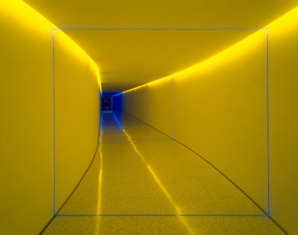 james turrel obra tunel túnel colorido infinito por James Turrel