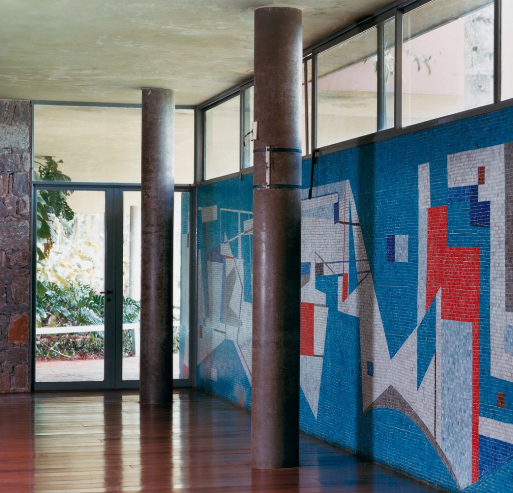 mural de azulejos feito por Rino Levi e Roberto Burle Marx no projeto de residência de Olivo Gomes
