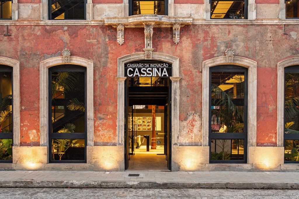 06cassinacreditsjoanafrana Batizado de Casarão da Inovação Cassina, o edifício de 125 anos em Manaus, capital do estado do Amazonas, que foi cuidadosamente revitalizado pelo estúdio Laurent Troost Architecture, agora funciona como um co-working, local de trabalho compartilhado.