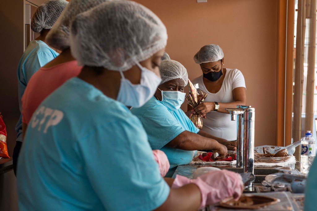 cozinha comunitaria janelas casacor ação solidaria brasilandia pascoa