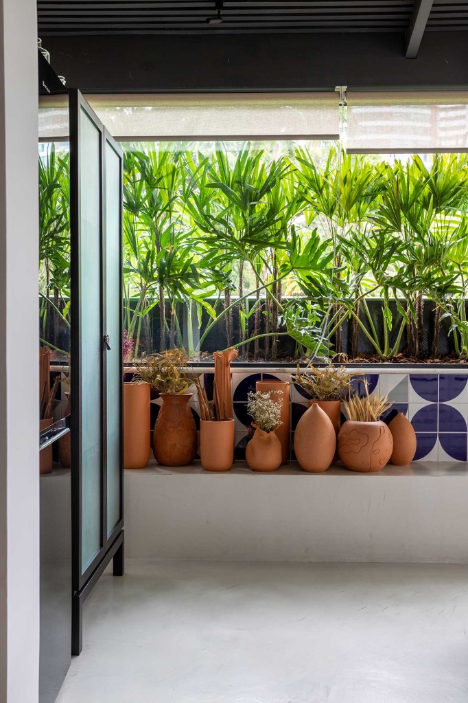 lais-galvao-casacor-bahia-2019 lais galvao vasos cerâmica casacor bahia 2019 paisagismo flores vasos