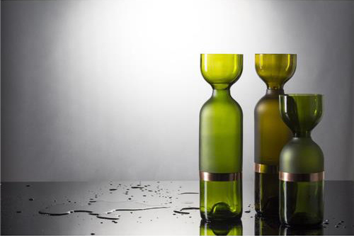 o-vaso-gargalo-m-verde-custa-r-462 A série de vasos criada Brunno Jahara e Patrícia Bagniewski foi criada a partir de garrafas