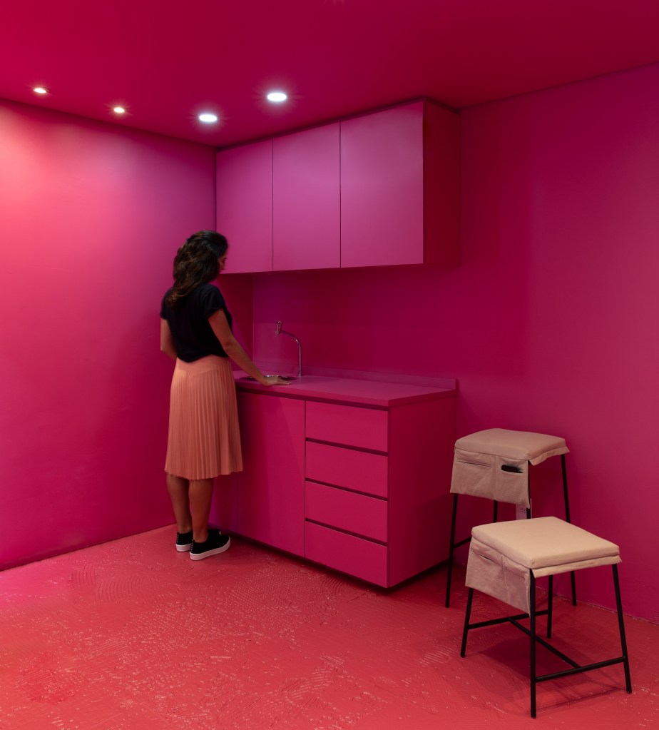 Projeto Carbono Home em Moema por Superlimão Studio