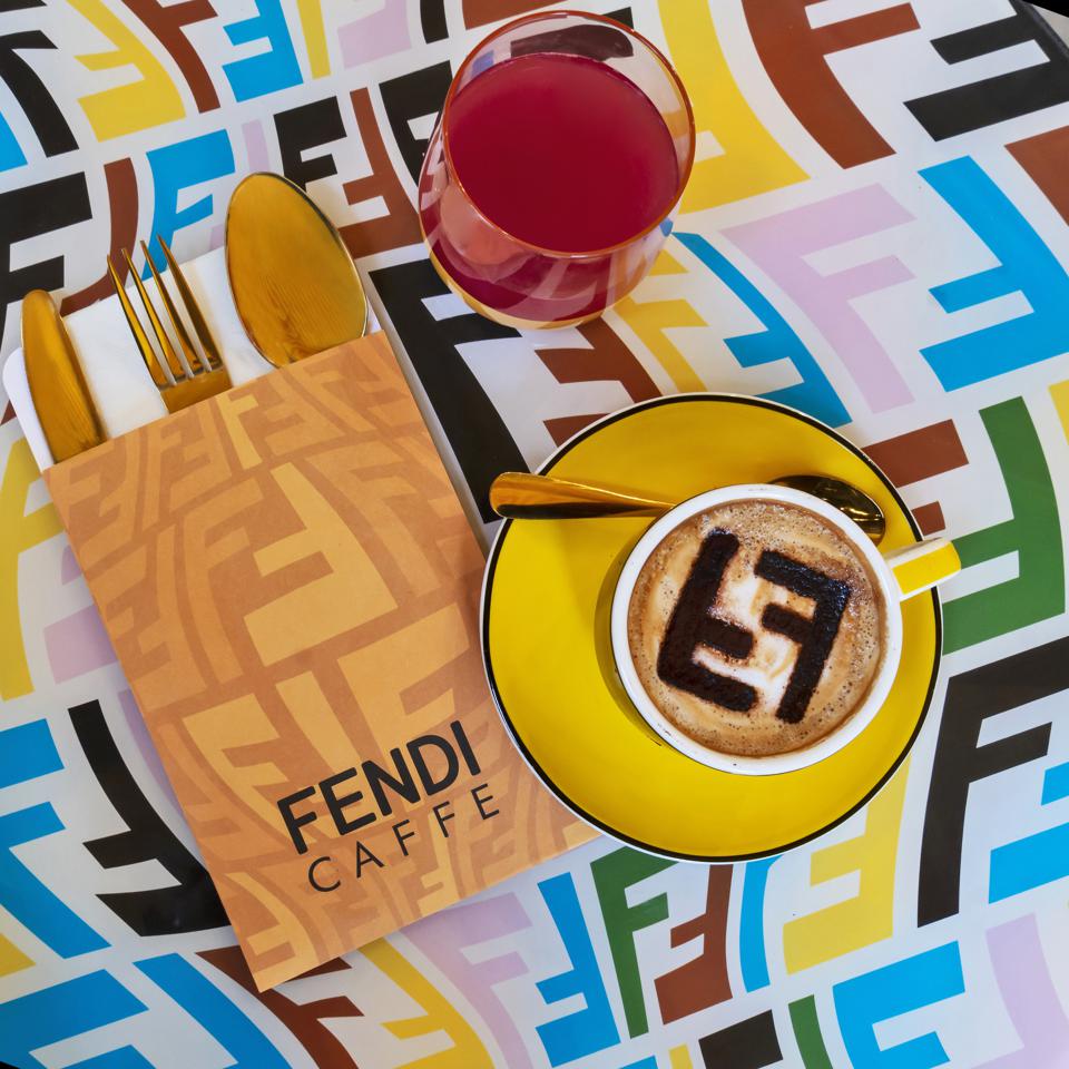 fendi-cafe-miami-maximalismo-cores-3 cafe fendi miami amarelo cores maximalismo decoração restaurante colorido pintura psicodélico